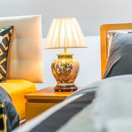 Exquisite 2-Bedroom Penthouse-Sleeps 7-Free Parking With Workstations & High-Speed Wifi Birmingham Ngoại thất bức ảnh