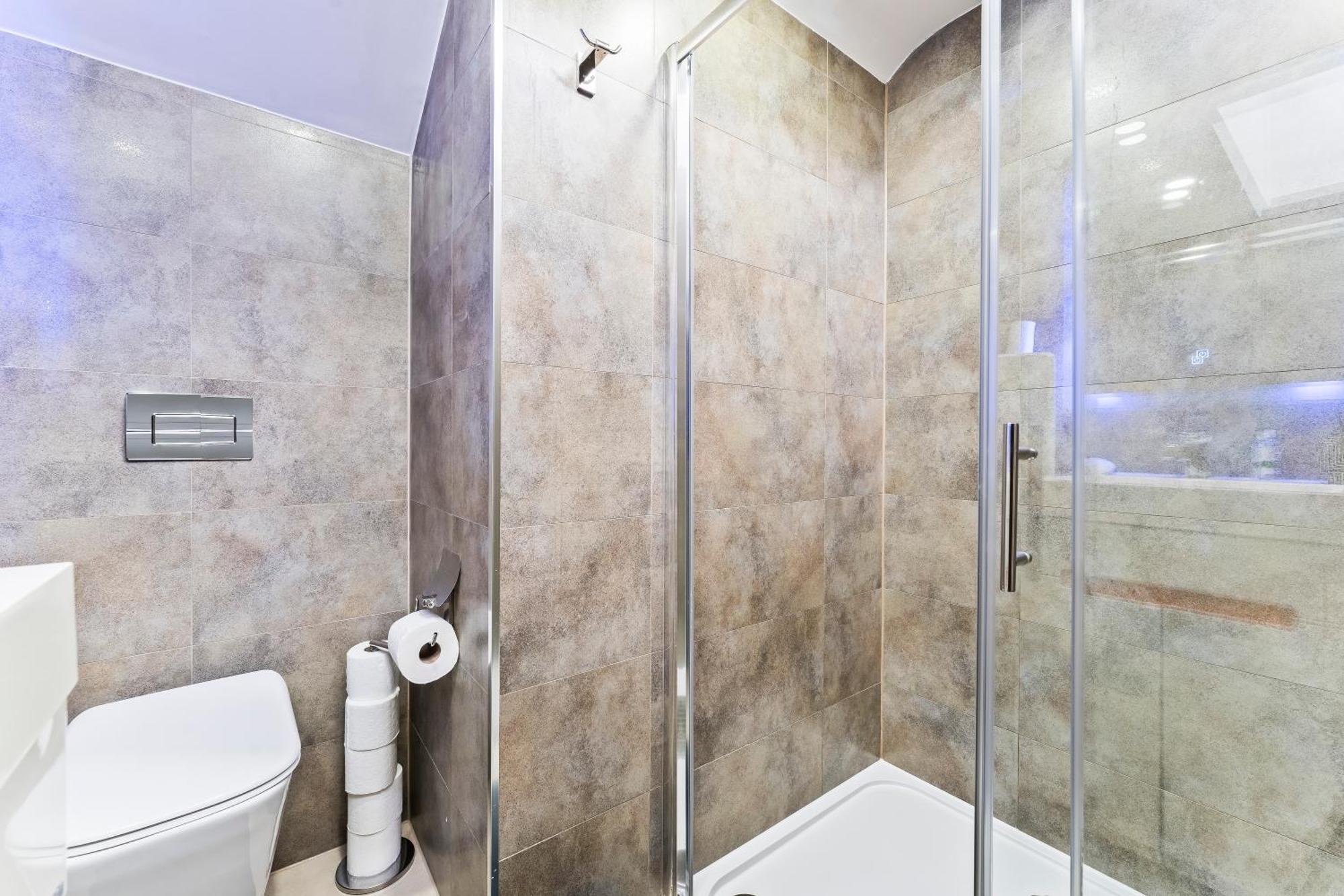 Exquisite 2-Bedroom Penthouse-Sleeps 7-Free Parking With Workstations & High-Speed Wifi Birmingham Ngoại thất bức ảnh