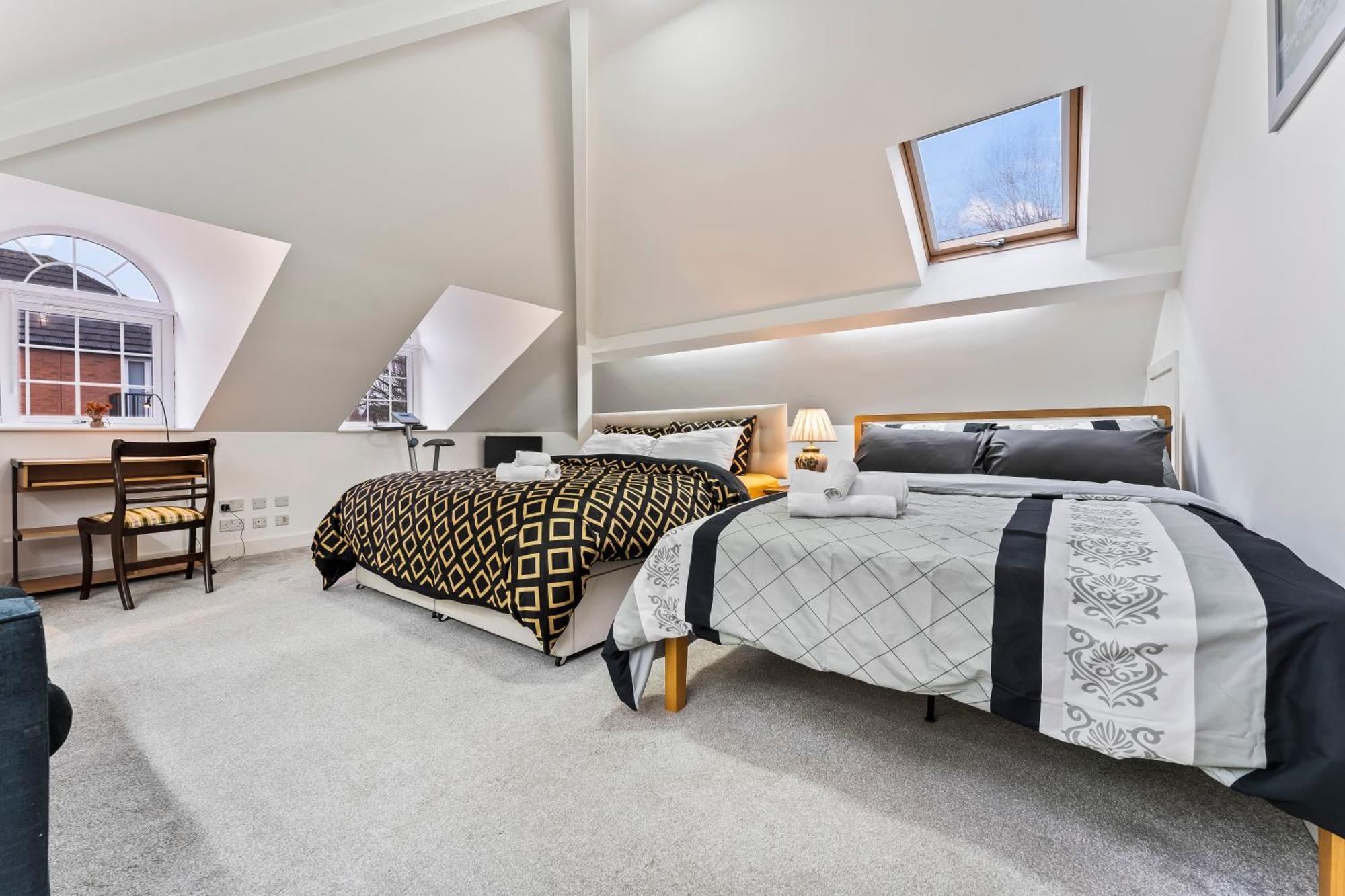 Exquisite 2-Bedroom Penthouse-Sleeps 7-Free Parking With Workstations & High-Speed Wifi Birmingham Ngoại thất bức ảnh