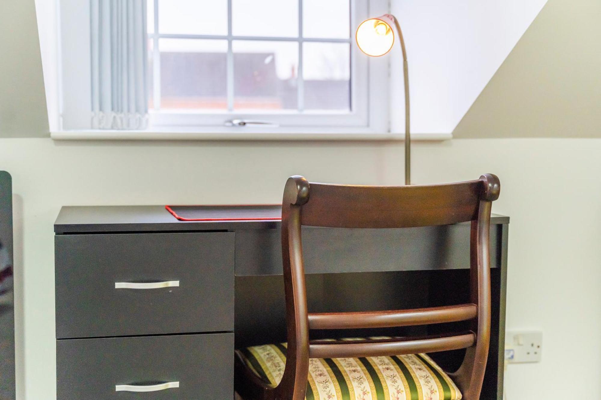 Exquisite 2-Bedroom Penthouse-Sleeps 7-Free Parking With Workstations & High-Speed Wifi Birmingham Ngoại thất bức ảnh