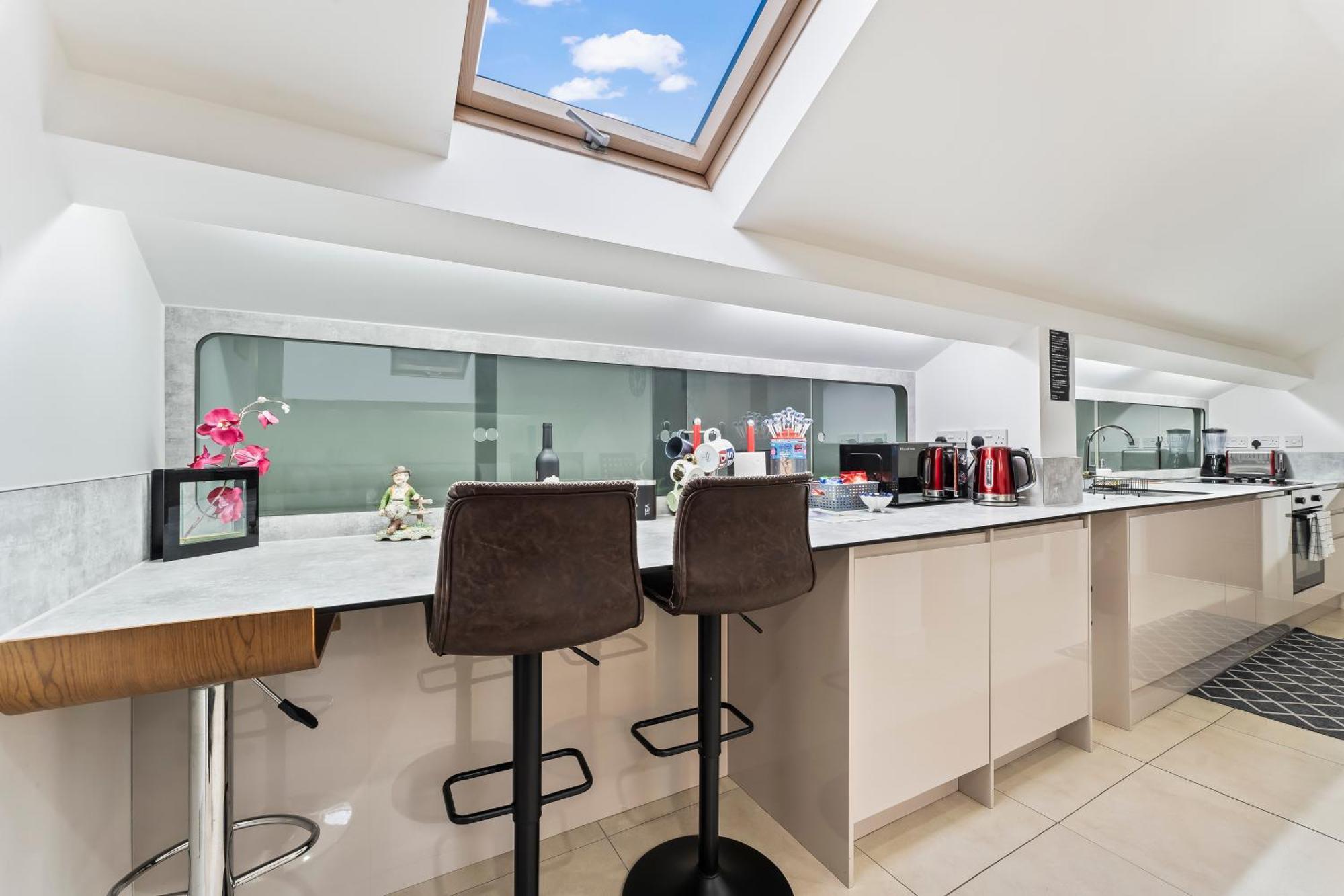 Exquisite 2-Bedroom Penthouse-Sleeps 7-Free Parking With Workstations & High-Speed Wifi Birmingham Ngoại thất bức ảnh