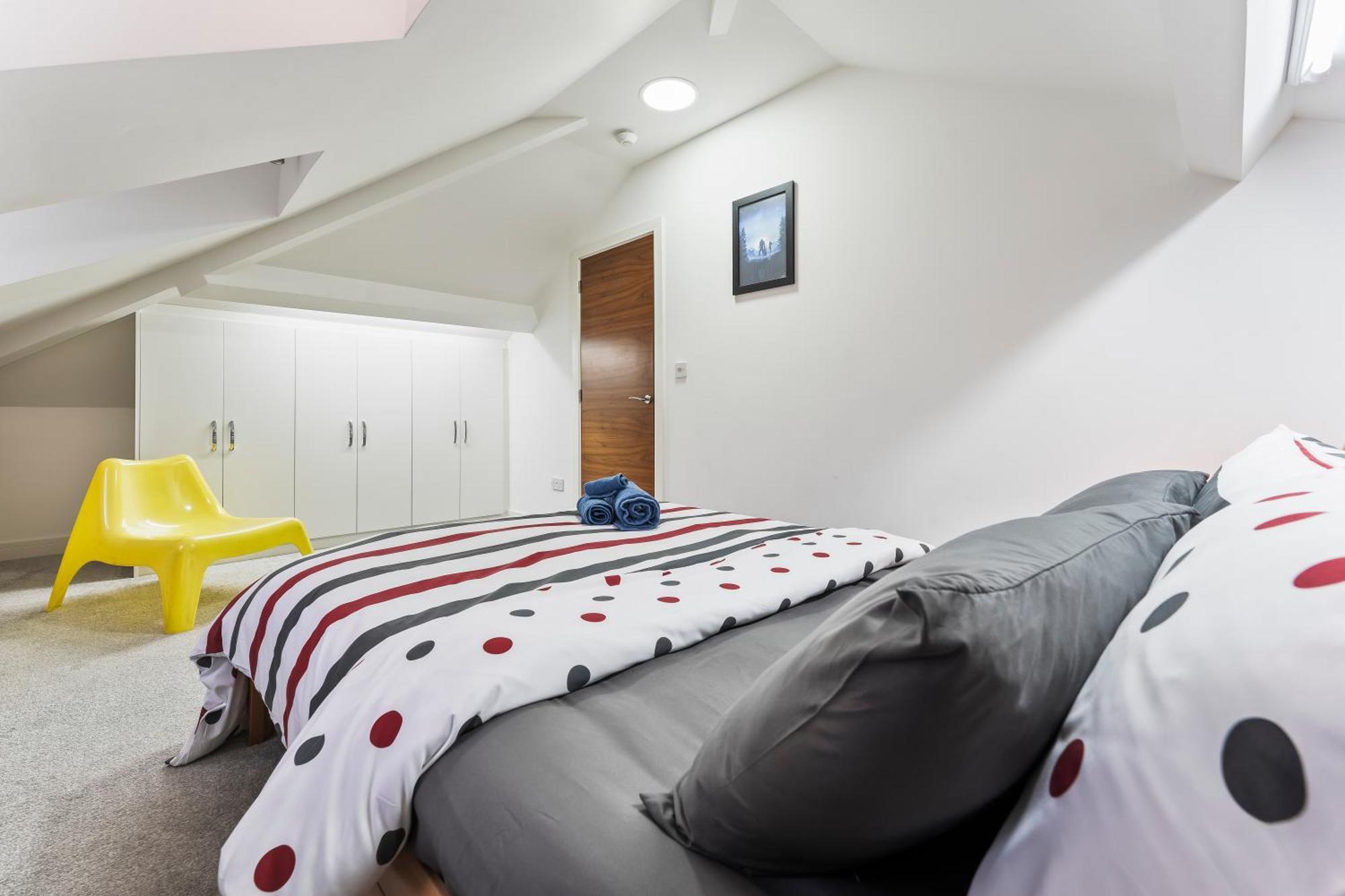 Exquisite 2-Bedroom Penthouse-Sleeps 7-Free Parking With Workstations & High-Speed Wifi Birmingham Ngoại thất bức ảnh